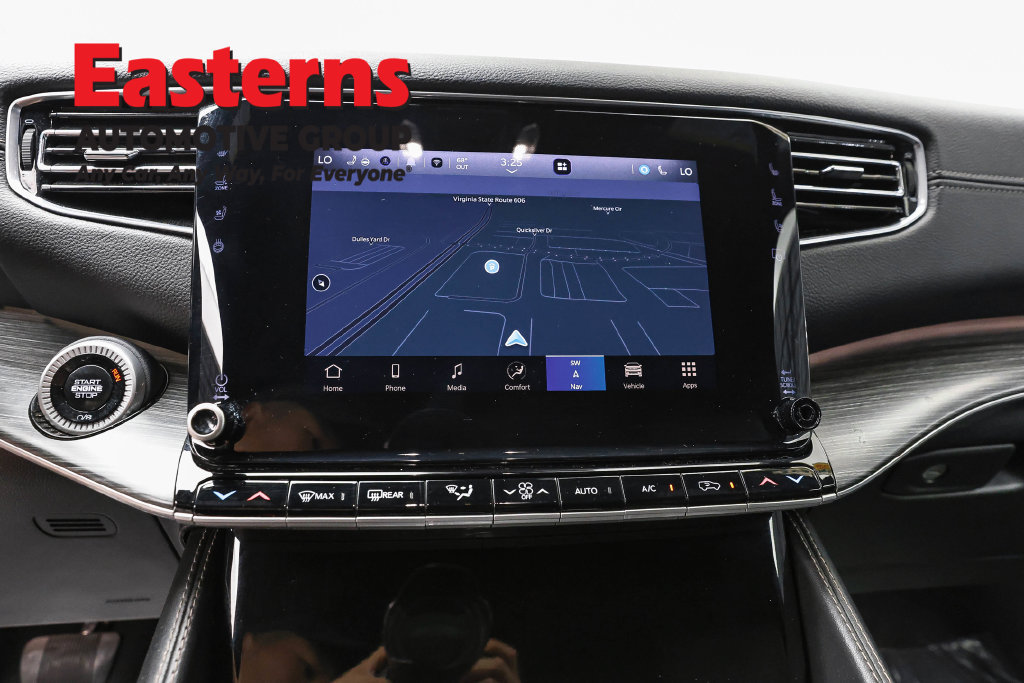 Used 2024 Jeep Wagoneer L Series II RWD image 14
