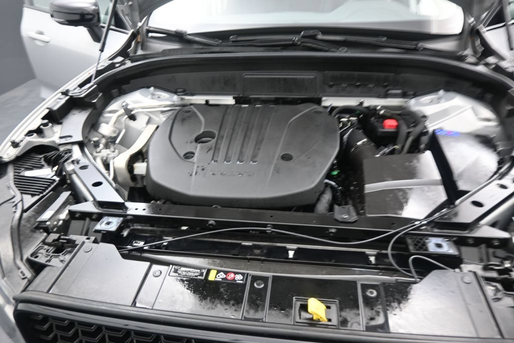 Certified 2024 Volvo XC60 B5 Plus AWD/4WD image 17