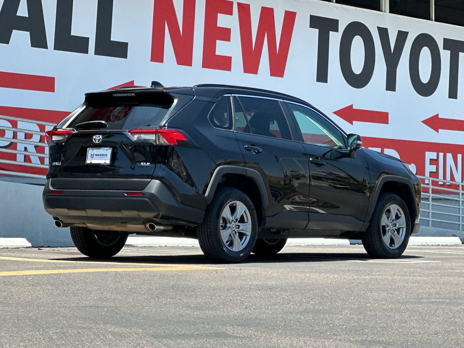 Used 2024 Toyota RAV4 XLE FWD image 5