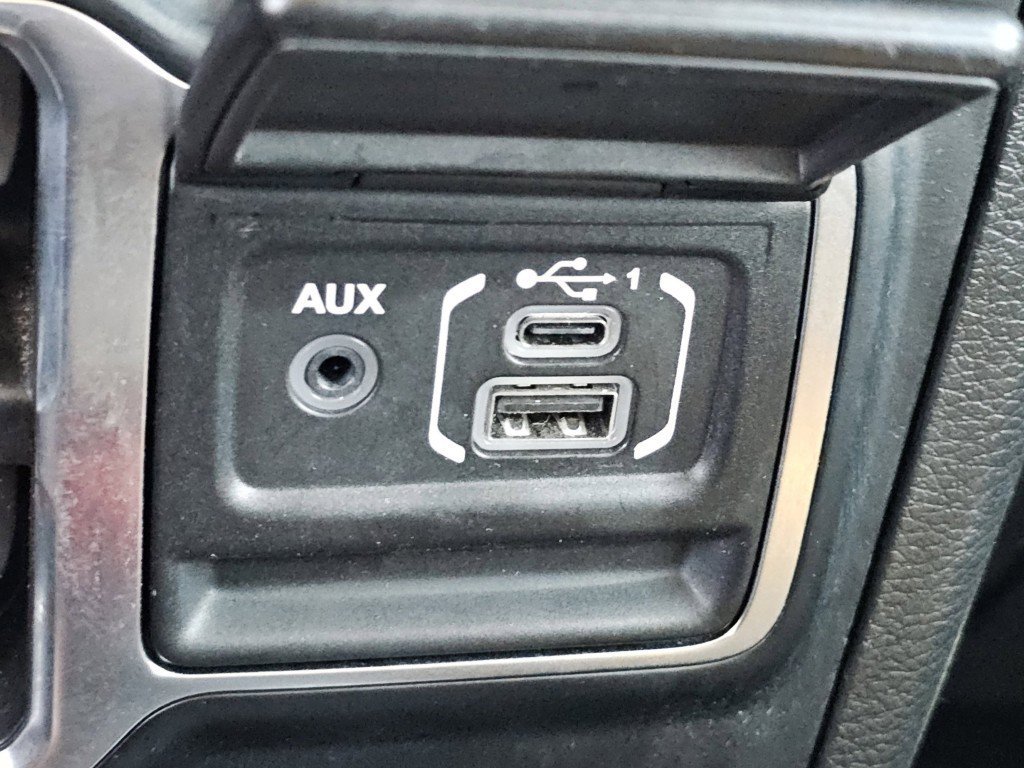 Used 2022 Jeep Wrangler Unlimited Sahara w/ Cold Weather Group image 16