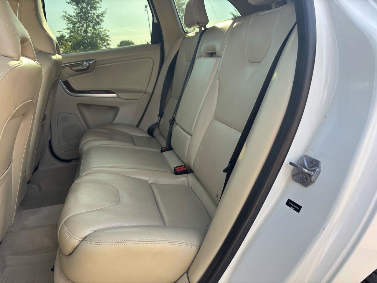 Used 2015 Volvo XC60 T6 w/ Proximity Package FWD image 7