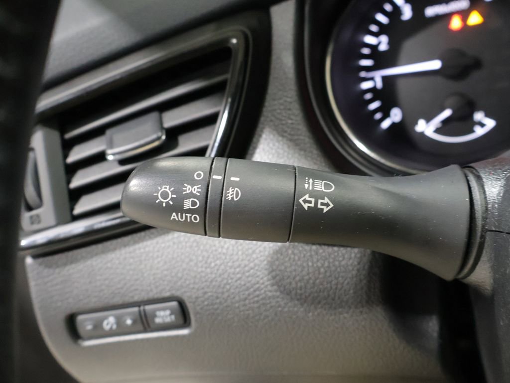 Used 2017 Nissan Rogue SL image 36