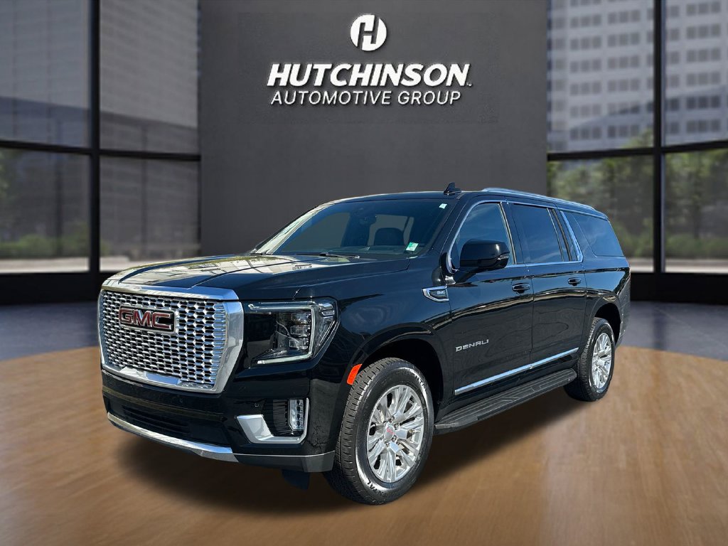Used 2022 GMC Yukon XL Denali w/ Advanced Technology Package AWD/4WD image 3