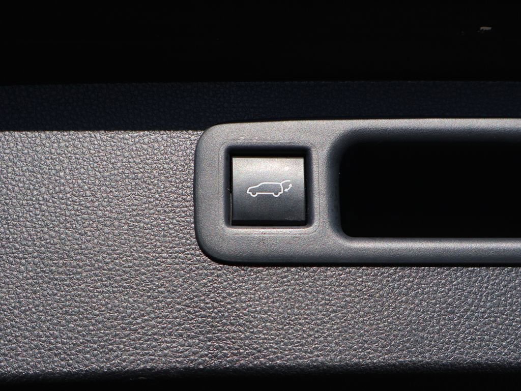 Used 2021 Toyota Highlander XSE image 17