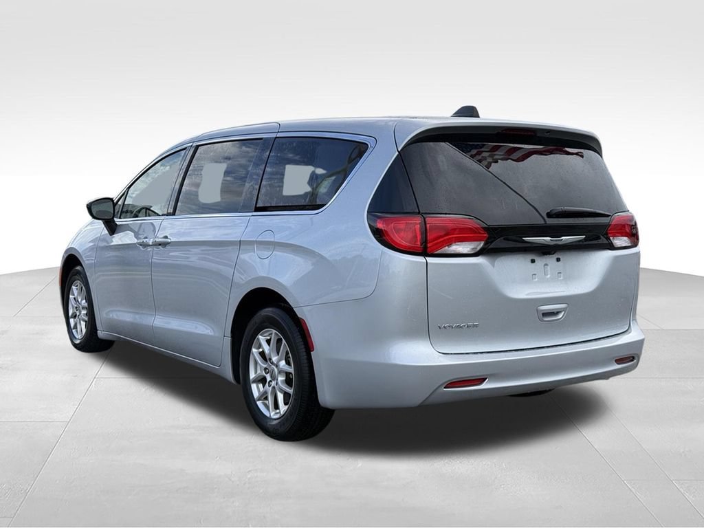 Used 2024 Chrysler Voyager LX FWD image 3