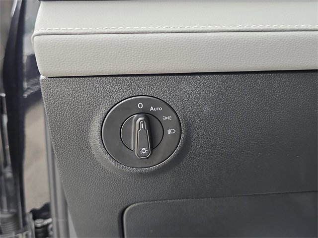 Used 2024 Volkswagen Taos SE image 30