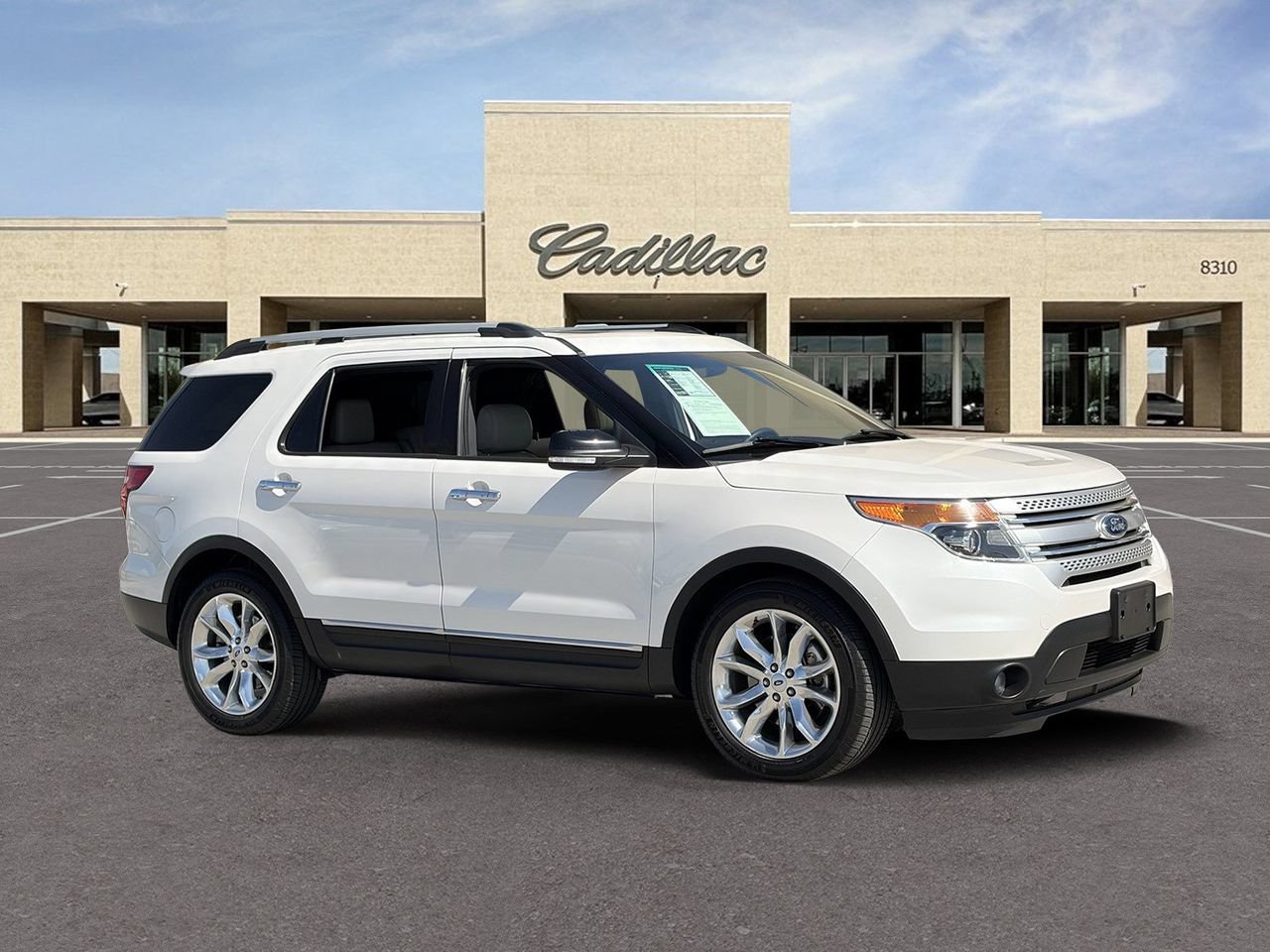 Used 2015 Ford Explorer XLT w/ Equipment Group 202A FWD image 3