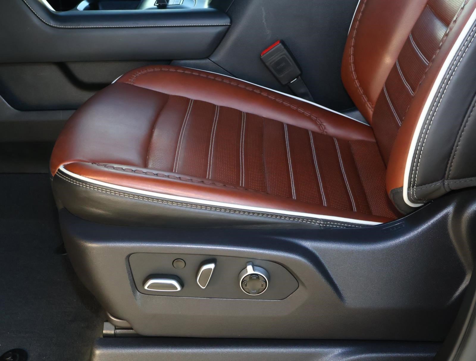 Used 2024 GMC Sierra 3500 Denali Ultimate image 16