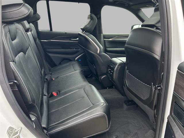 Used 2023 Jeep Grand Cherokee Overland w/ Luxury Tech Group IV image 14