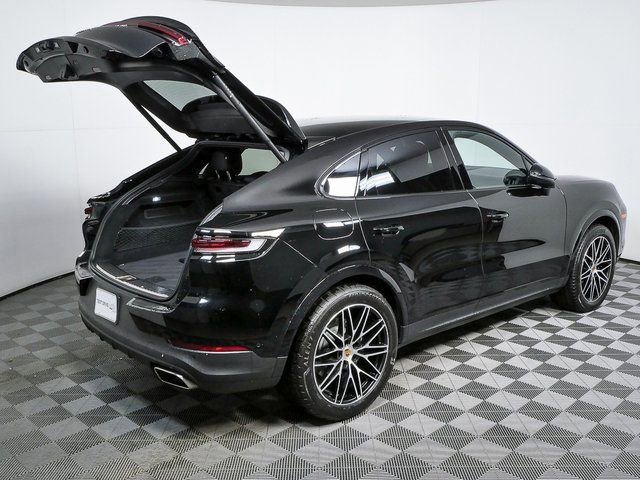 Certified 2024 Porsche Cayenne AWD image 32