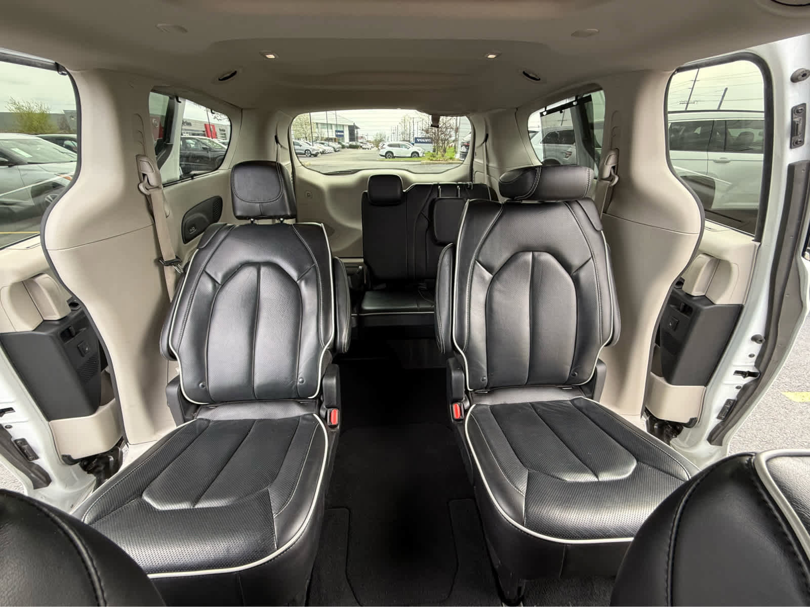 Used 2023 Chrysler Pacifica Limited FWD image 21