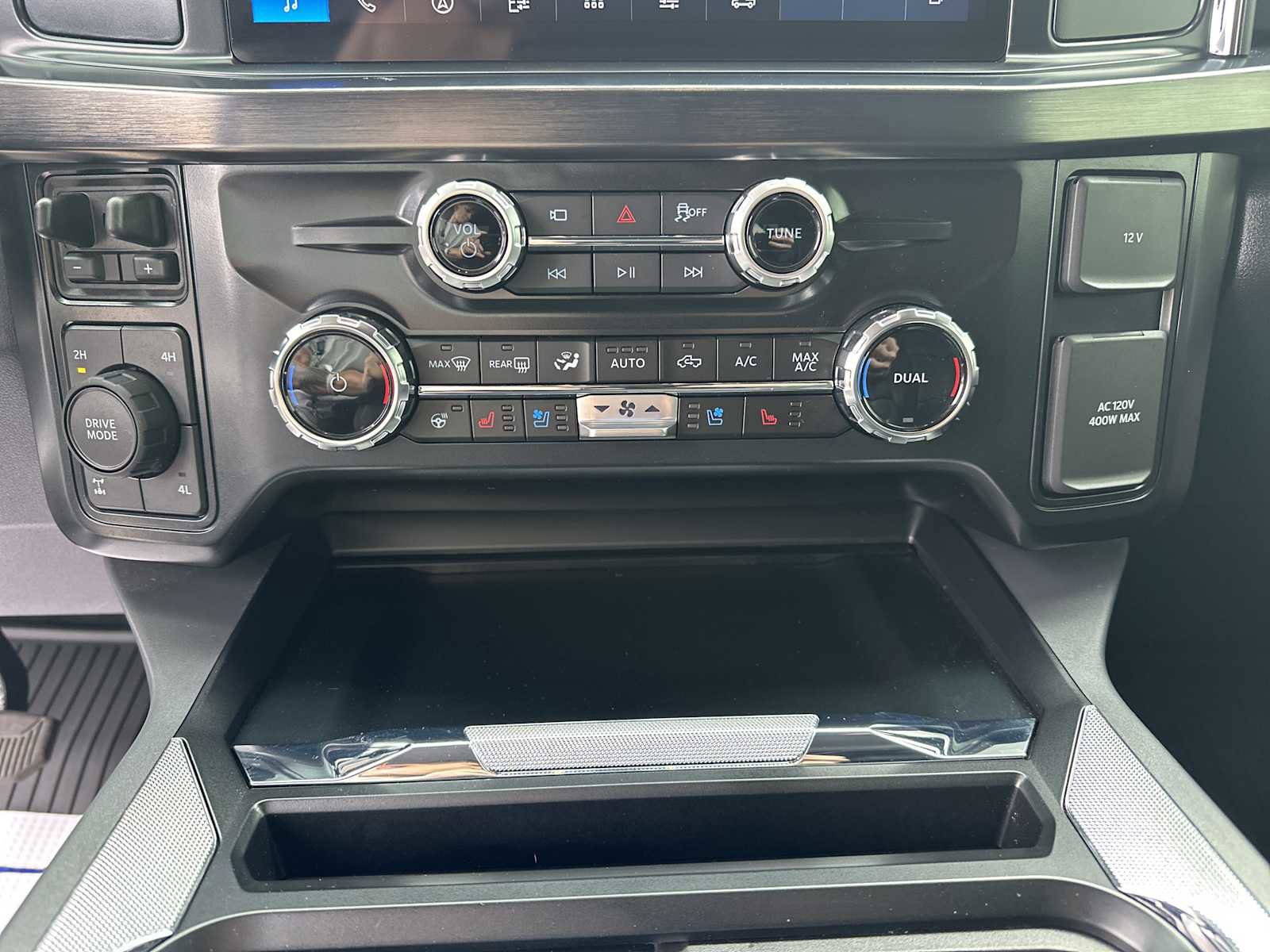 Used 2025 Ford F350 Lariat image 19