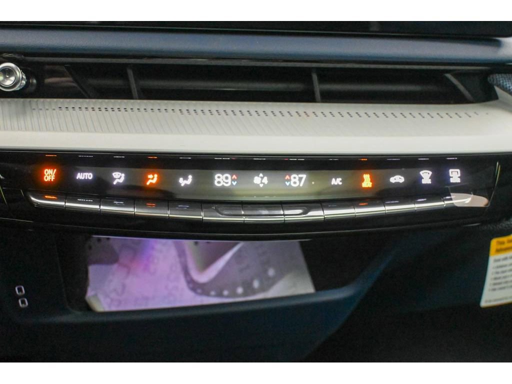 New 2026 Cadillac Optiq Luxury 2 image 30