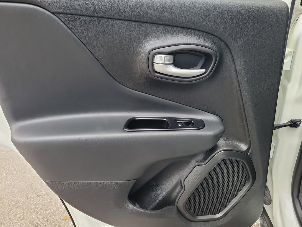 Used 2023 Jeep Renegade Latitude image 30