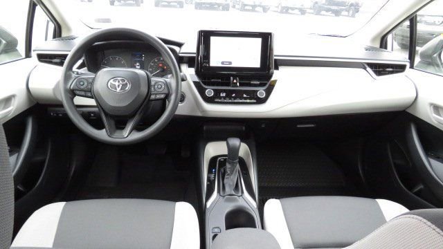 Used 2023 Toyota Corolla LE image 2