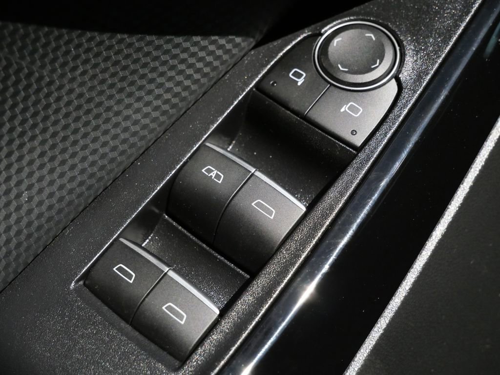 Used 2025 Chevrolet Equinox RS w/ Safety and Technology Package AWD/4WD image 20