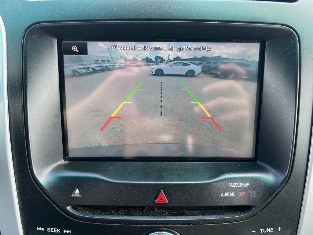 Used 2015 Ford Explorer XLT w/ Equipment Group 202A AWD/4WD image 28