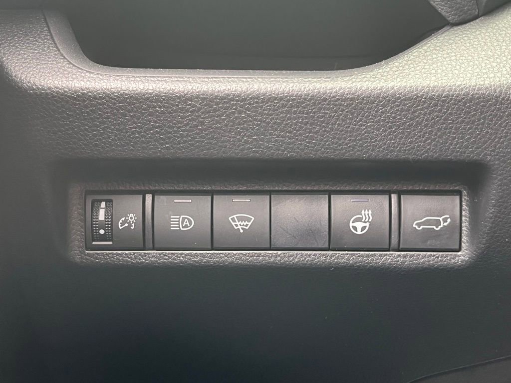 Used 2021 Toyota RAV4 XLE w/ Convenience Package AWD/4WD image 11