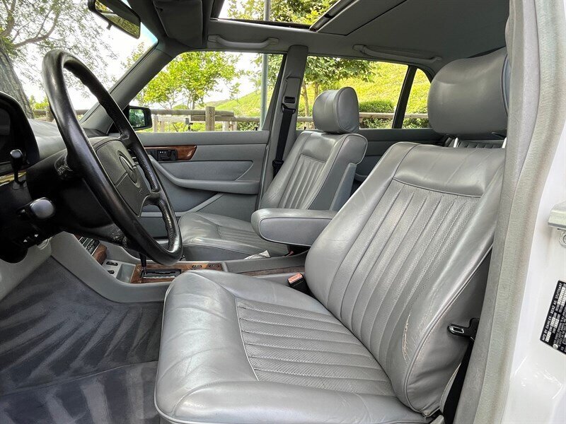 Used 1987 Mercedes-Benz 560 SEL image 23