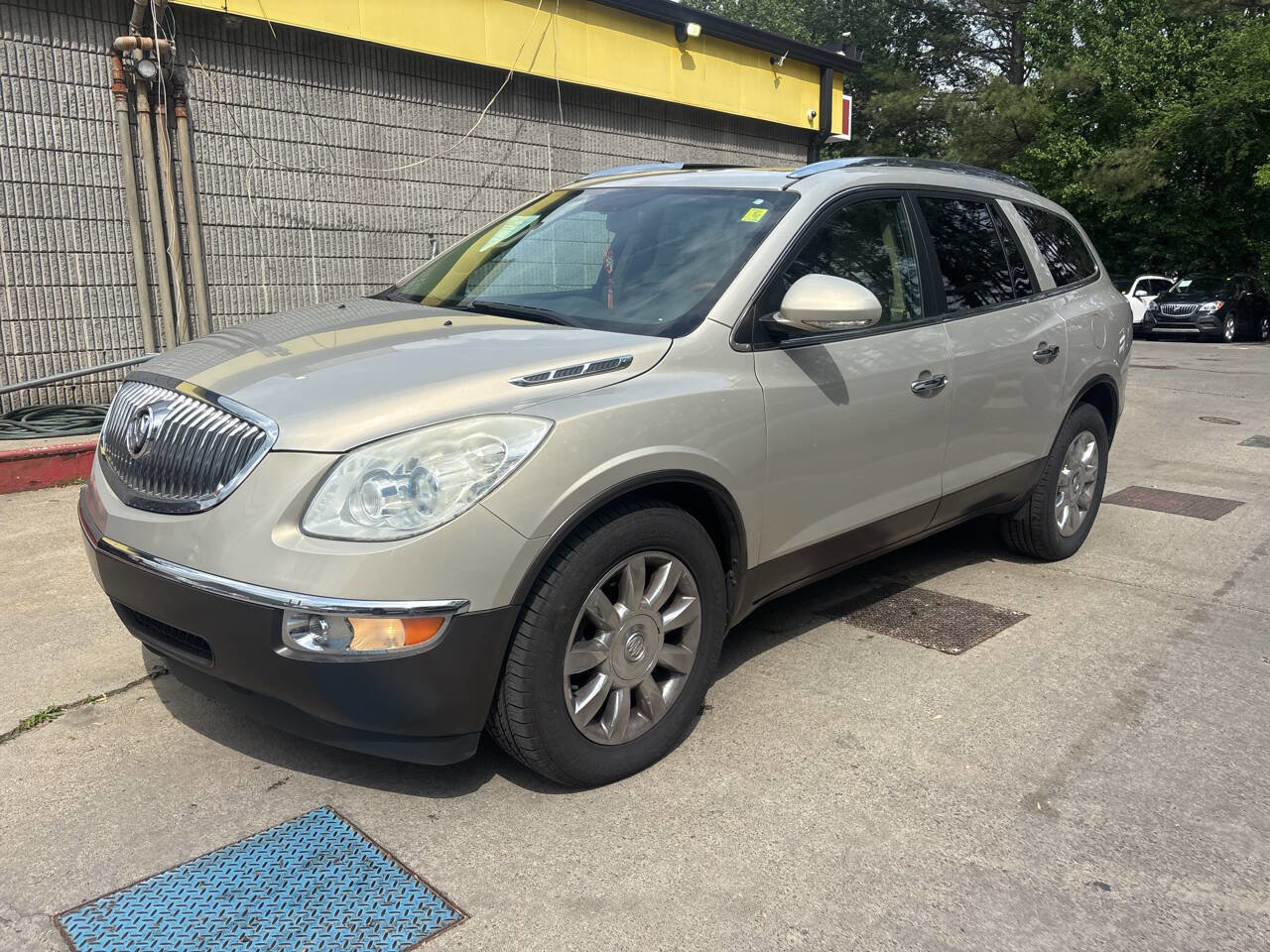 Used 2011 Buick Enclave CXL w/ LPO, Cargo Convenience Pkg image 2