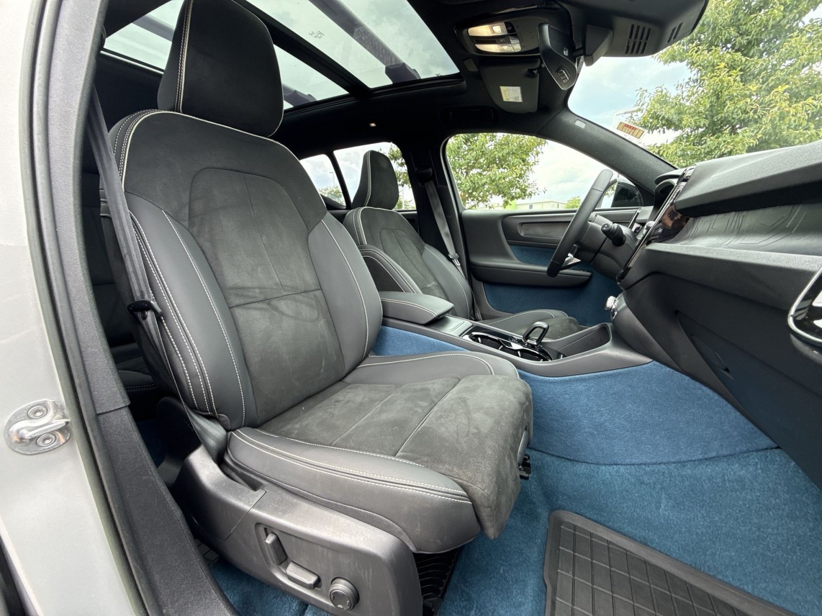 Certified 2023 Volvo XC40 Recharge Ultimate AWD/4WD image 34