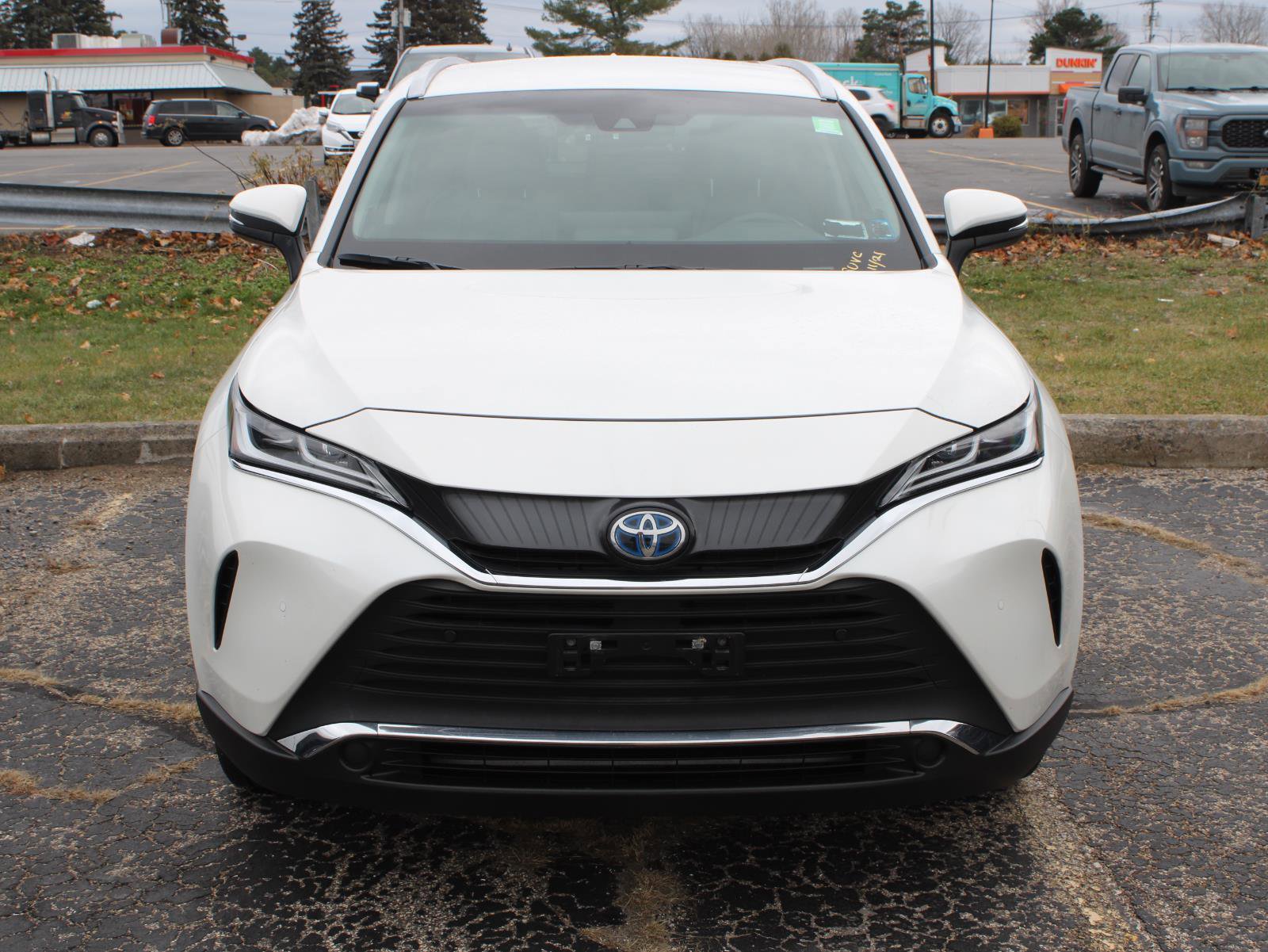 Used 2021 Toyota Venza XLE image 2