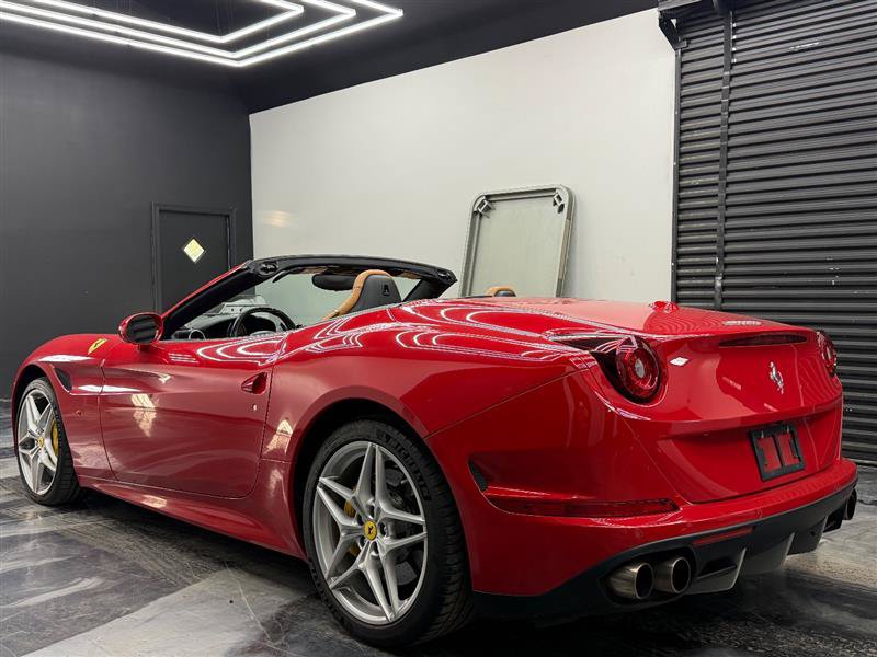 Used 2015 Ferrari California T RWD image 4