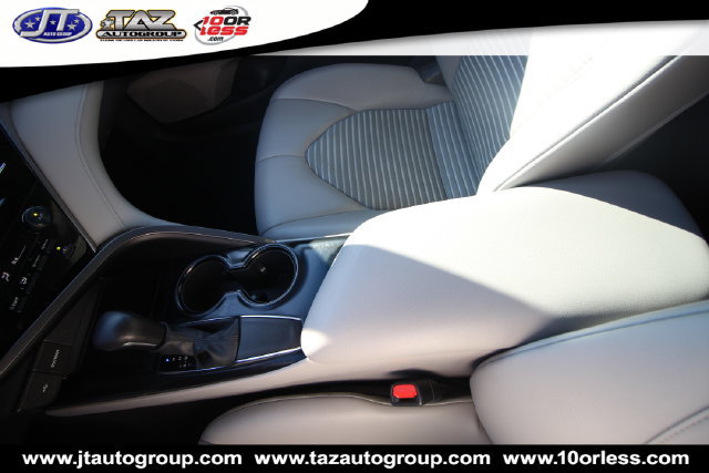 Used 2020 Toyota Camry SE FWD image 17