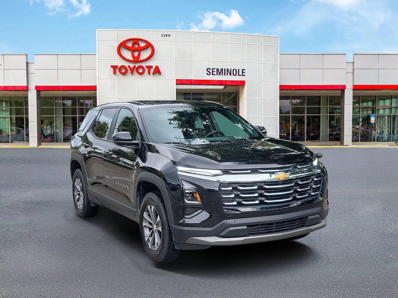 Used 2026 Chevrolet Equinox LT FWD image 2