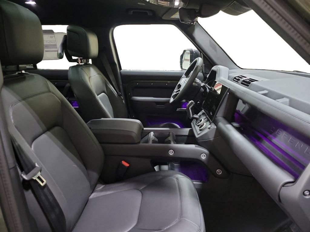 New 2026 Land Rover Defender 130 X-Dynamic SE image 30
