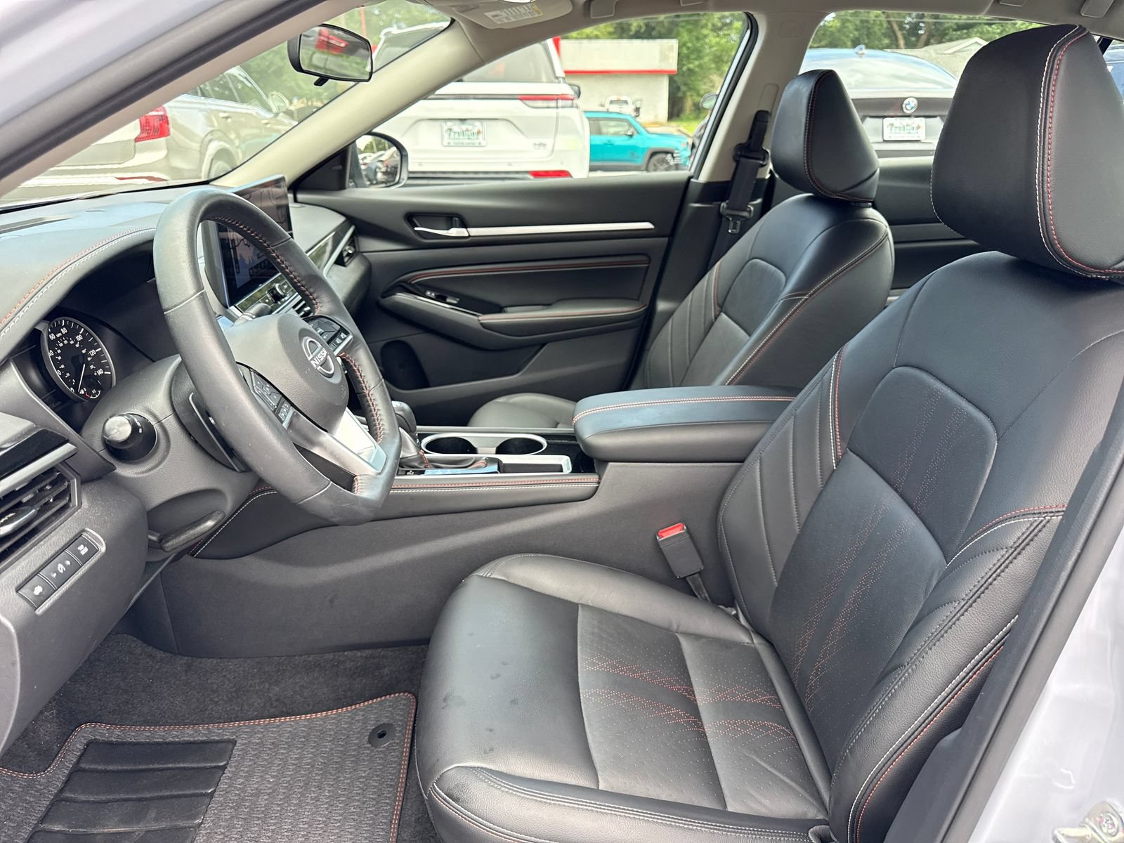 Used 2023 Nissan Altima 2.5 SR w/ SR Premium Package FWD image 9