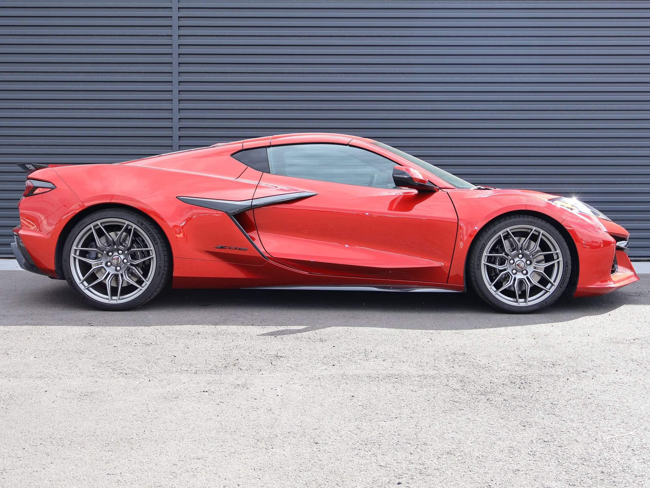 Used 2025 Chevrolet Corvette Z06 RWD image 4