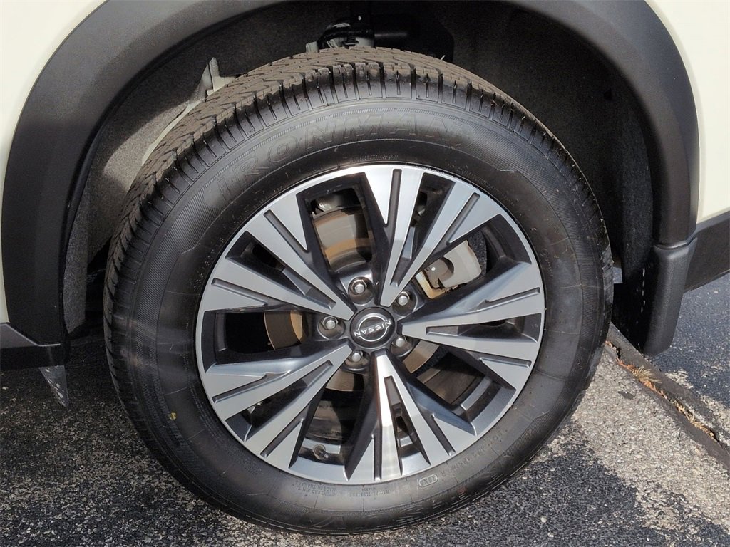 Used 2023 Nissan Rogue SV image 21