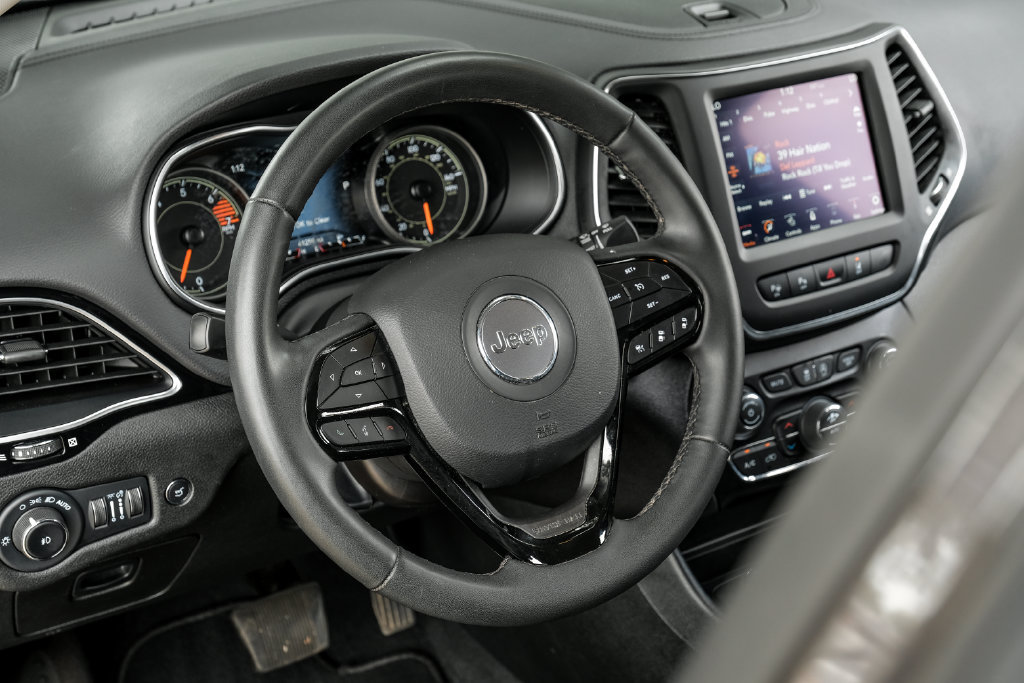 Used 2023 Jeep Cherokee Altitude Lux AWD/4WD image 4