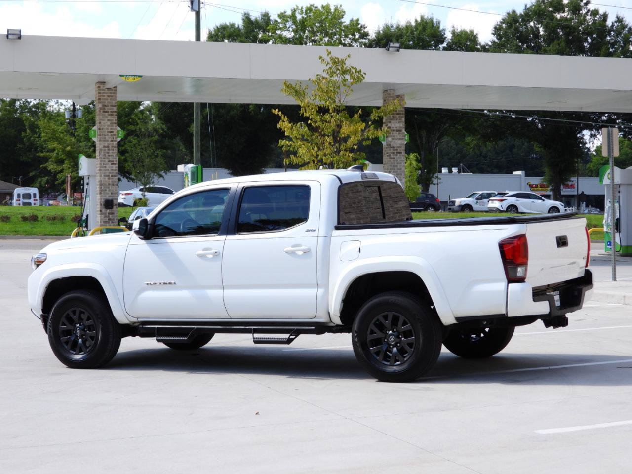 Used 2022 Toyota Tacoma SR5 w/ Technology Package RWD image 24