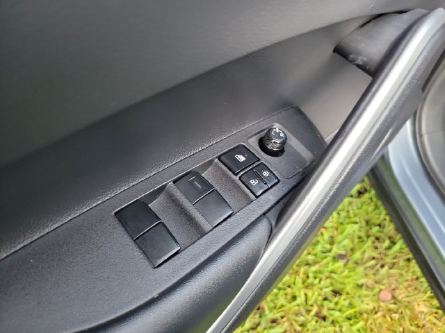 Used 2024 Toyota Corolla Cross LE AWD/4WD image 13