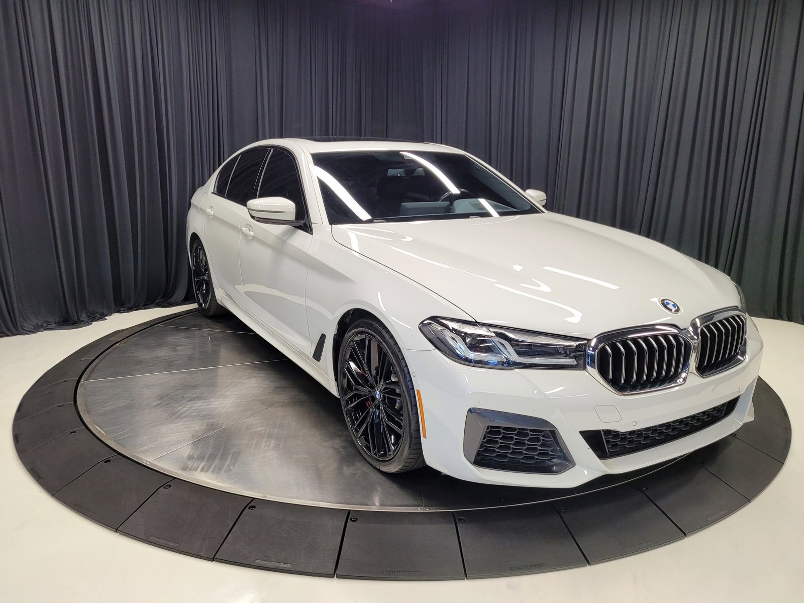 Used 2021 BMW 540i w/ M Sport Package image 4