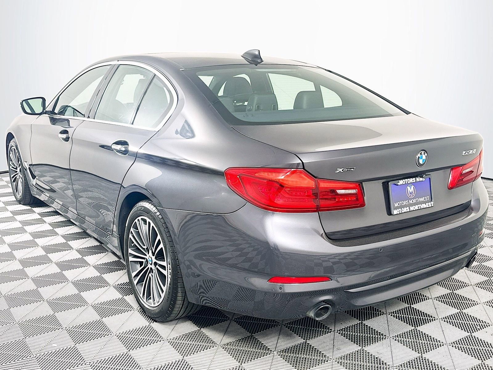 Used 2018 BMW 530i xDrive AWD/4WD image 9