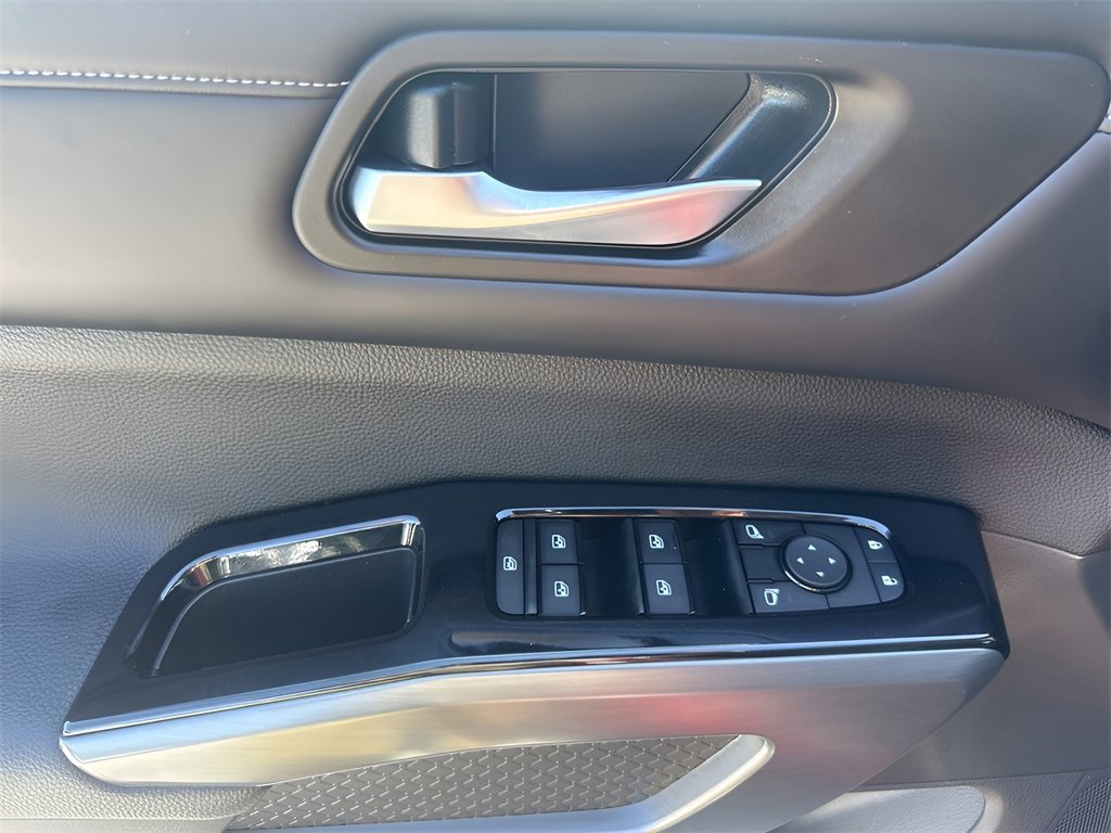 Used 2023 Nissan Pathfinder SL image 27