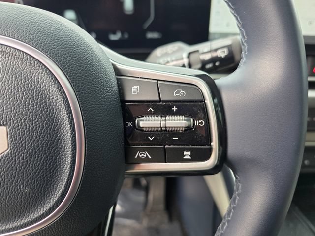 Used 2025 Kia Carnival SX FWD image 41