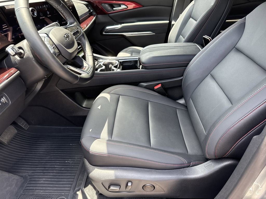 Used 2025 Chevrolet Traverse Z71 w/ Driver Confidence Package AWD/4WD image 9