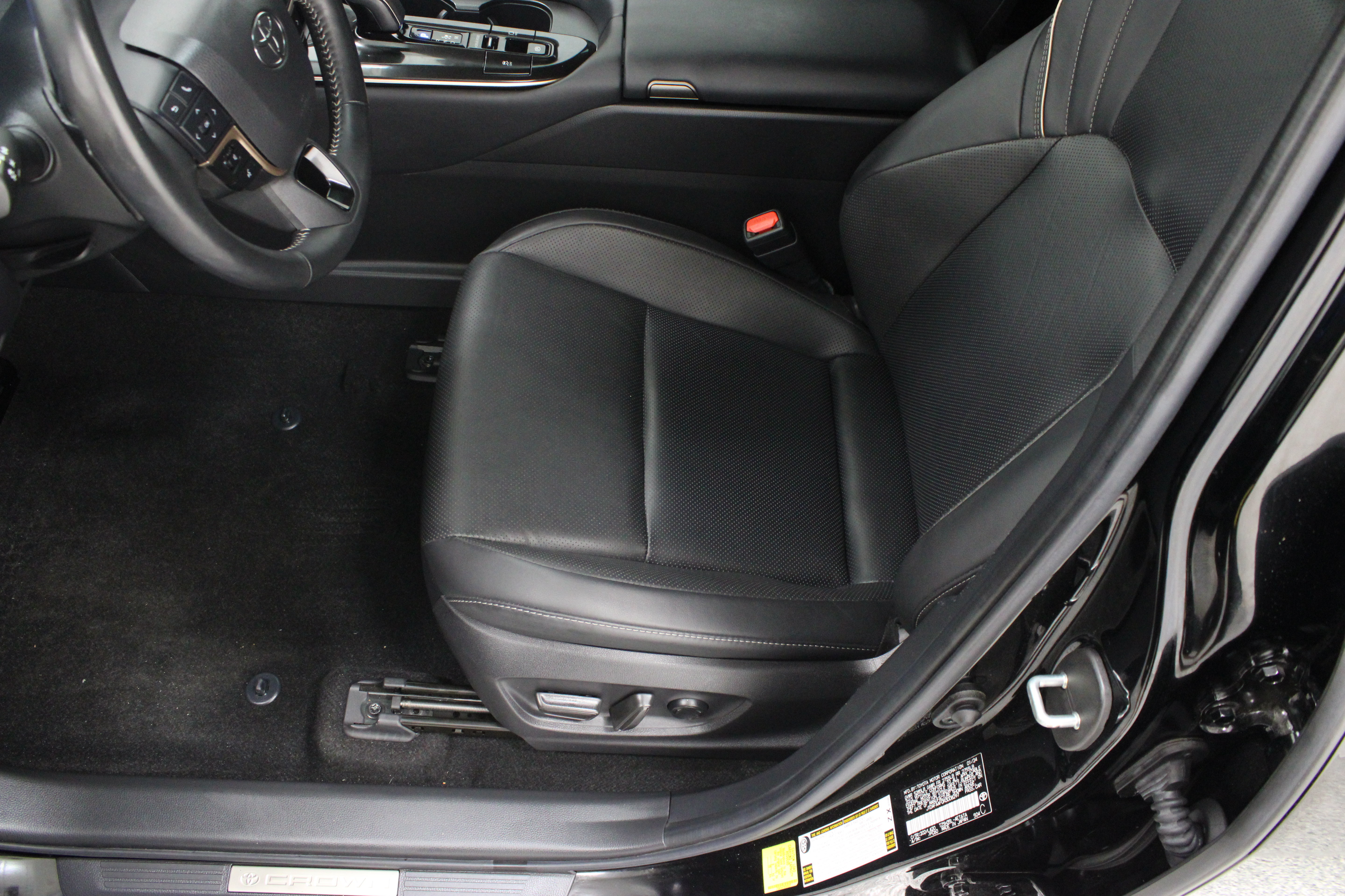Used 2024 Toyota Crown Platinum AWD/4WD image 15