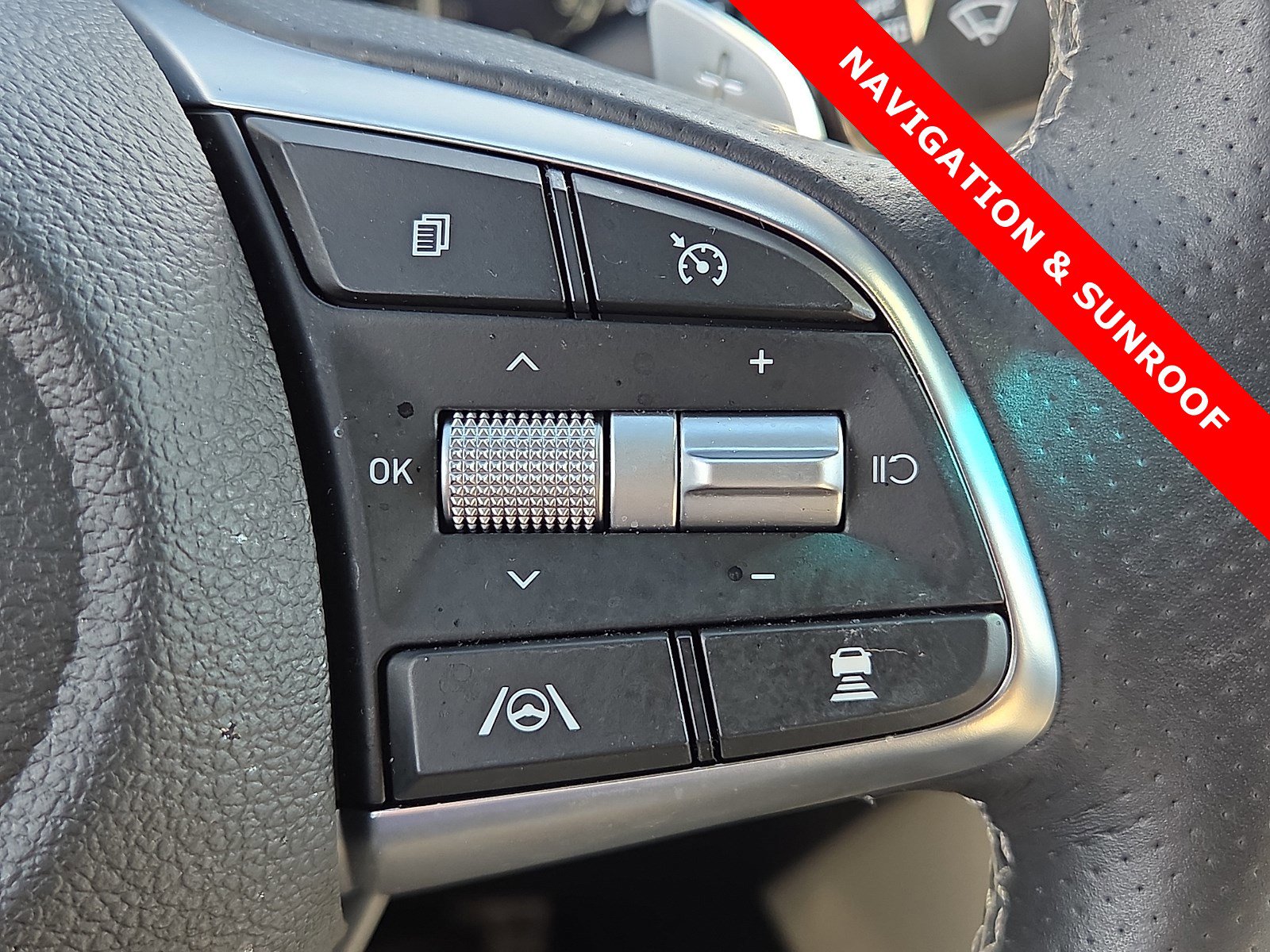 Used 2023 Genesis G70 2.0T w/ Sport Prestige Package image 22