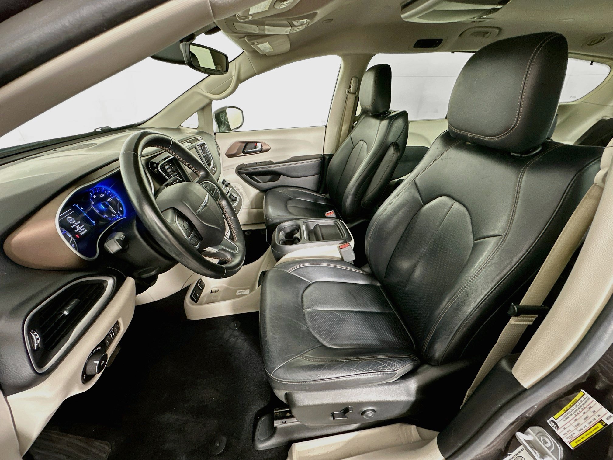 Used 2019 Chrysler Pacifica Touring-L FWD image 13