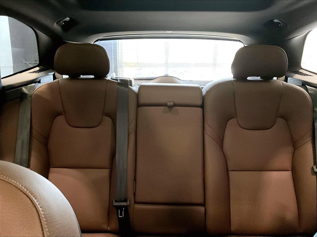 Used 2025 Volvo XC60 B5 Plus w/ Climate Package image 16