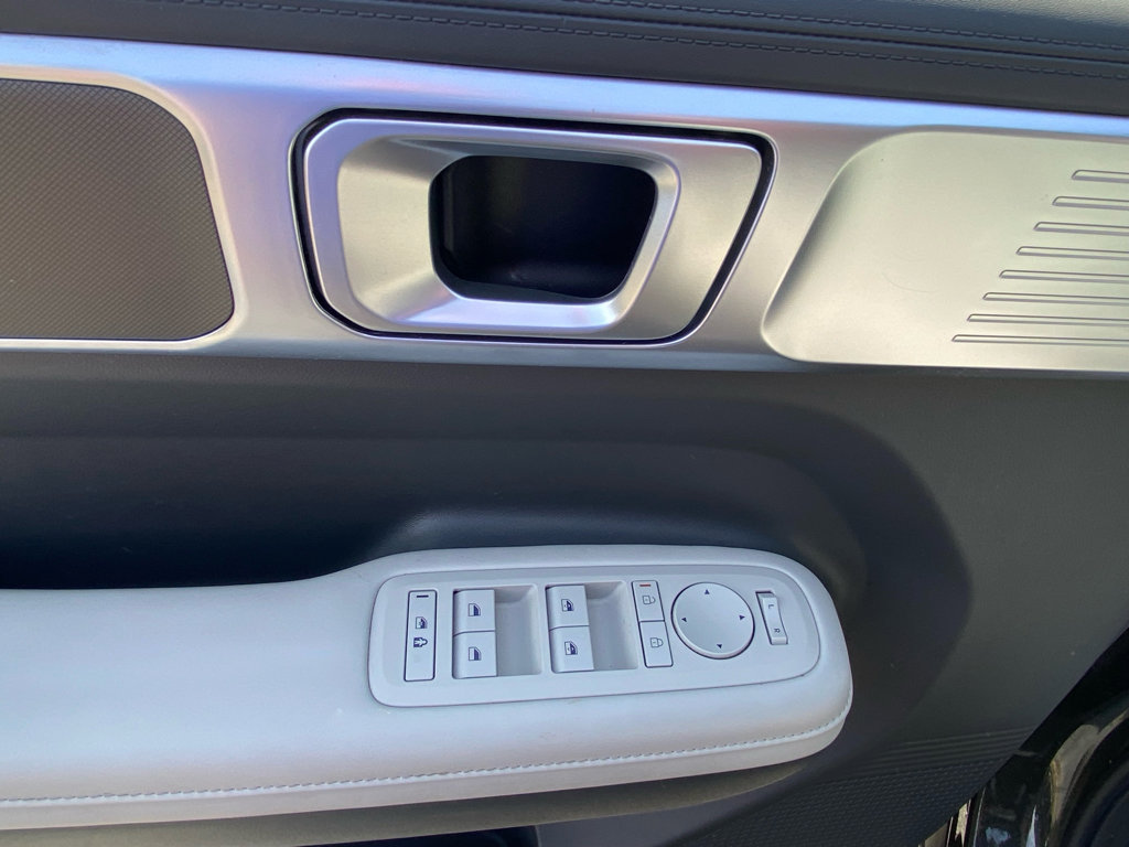 Used 2025 Hyundai Santa Fe SEL w/ Tow & Go Package image 15