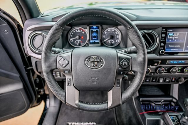Used 2023 Toyota Tacoma TRD Off-Road w/ Technology Package AWD/4WD image 12