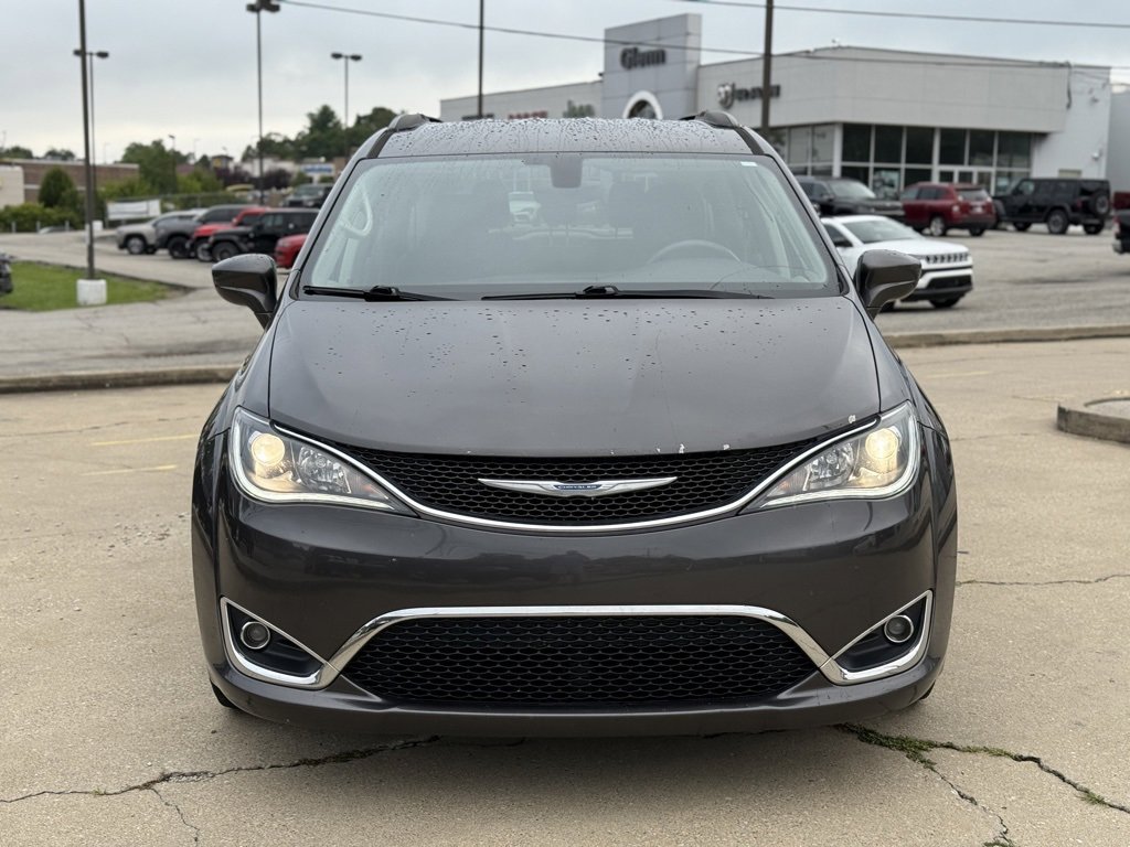 Used 2017 Chrysler Pacifica Touring-L image 3