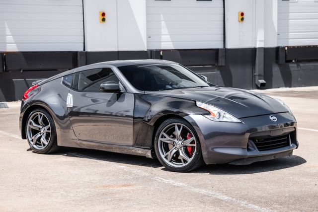 Used 2010 Nissan 370Z Touring w/ Sport Pkg RWD image 32