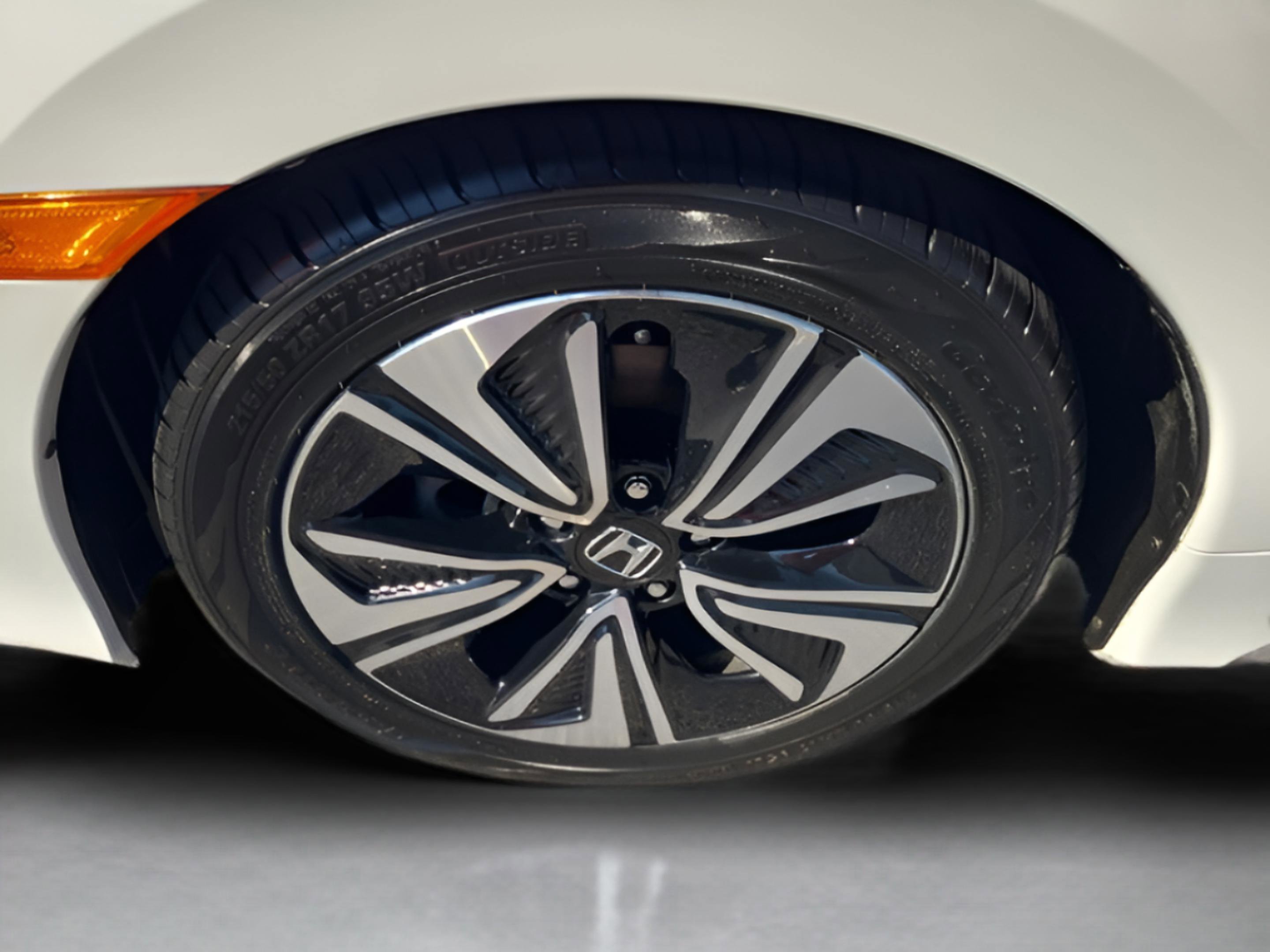 Used 2018 Honda Civic EX-T image 10